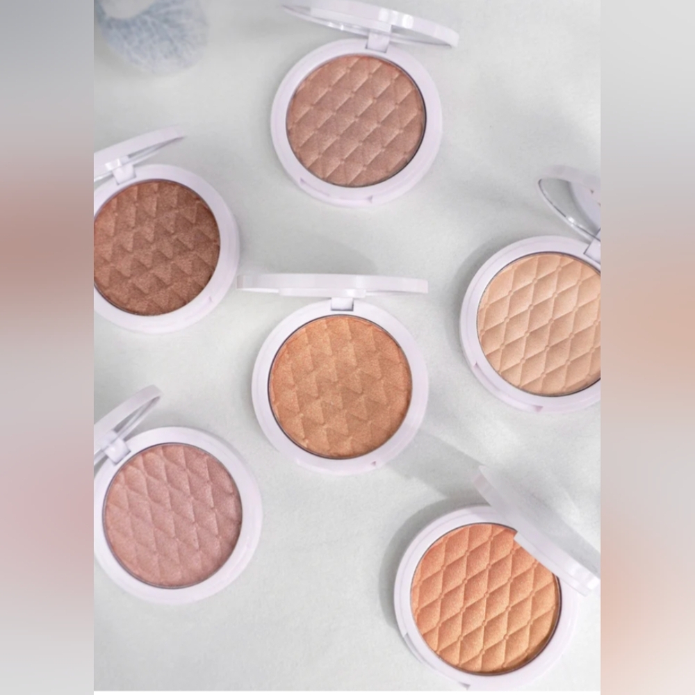 5/75$ SERAPHINE BOTANICALS Diamantine - Beaming Highlighter in Oyster